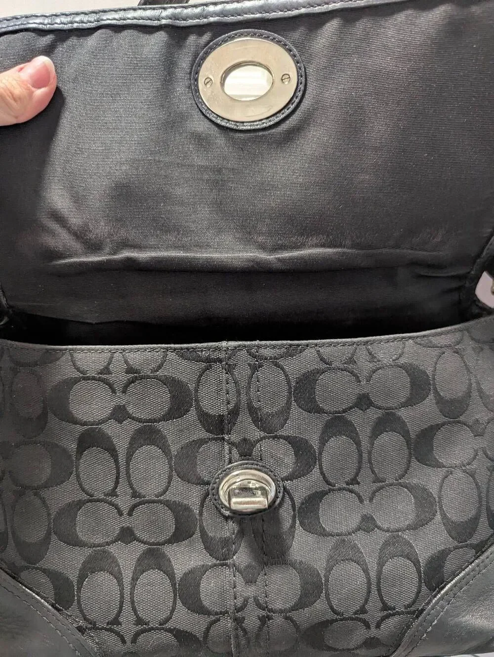 Coach Hamptons Signature Black Turnlock Flap Shoulder/Crossbody Bag #F13066